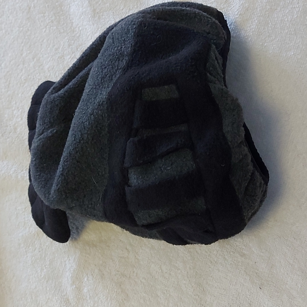 Tail-Wags ski helmet cover